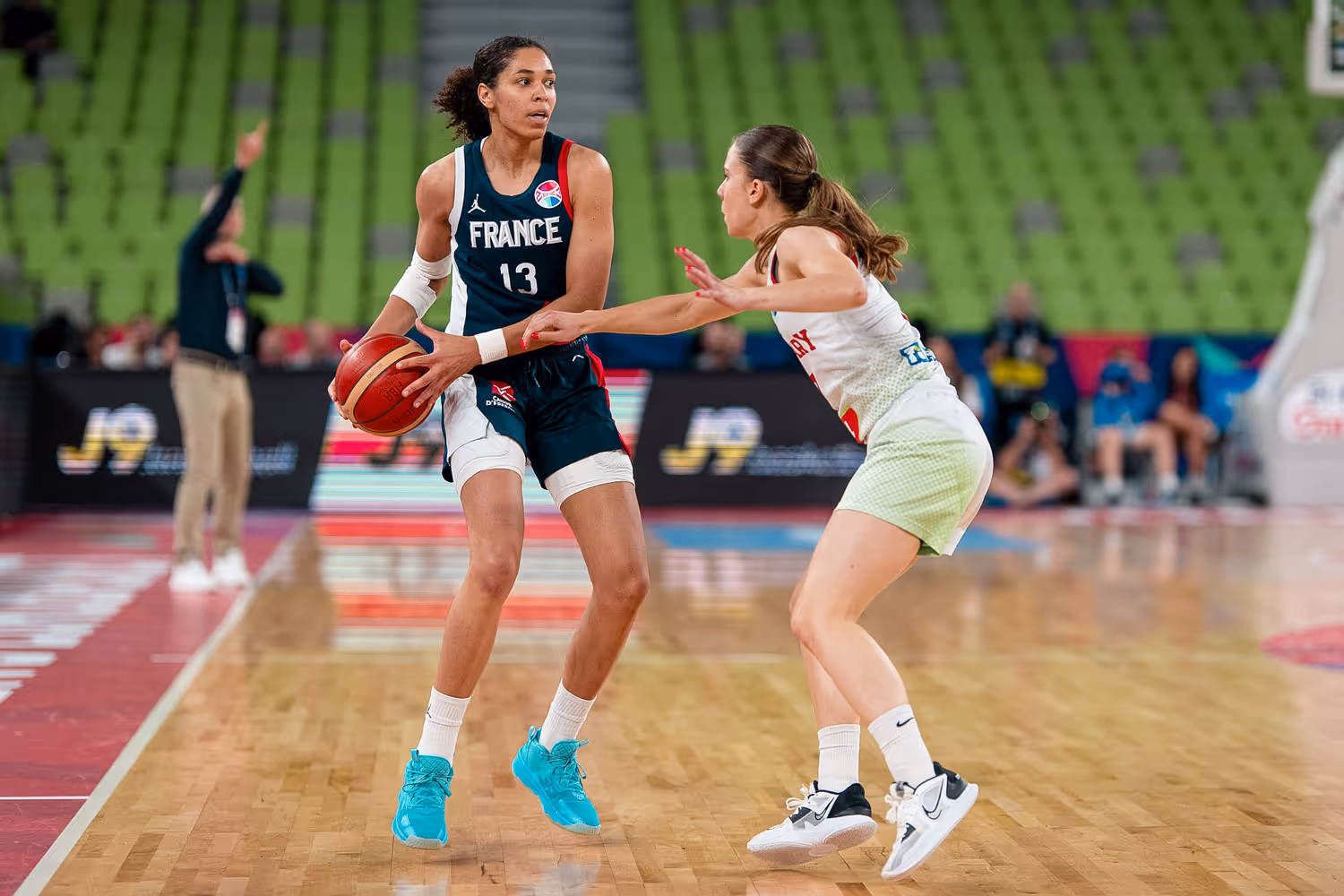 Les Bleues se lancent face à la Hongrie